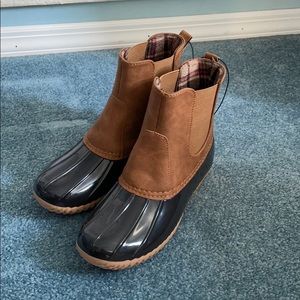 Duck boots